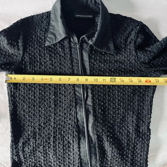 Black Textured Crinkle Full Zip Top Size Small S stretch w Collar 3/4 “ Sleeve - Picture 7 of 13